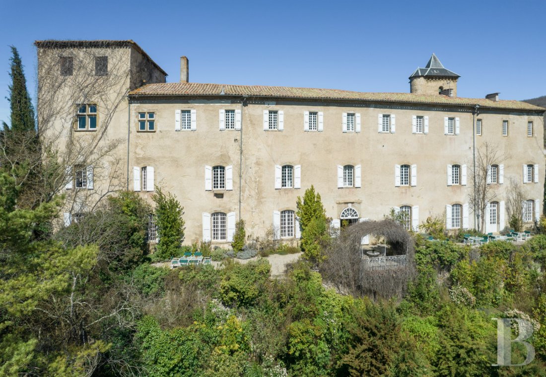 Dans l’Ariège, un château-abbaye fondé au 10e siècle et son jardin dominant l’un des plus beaux villages de France - photo  n°36